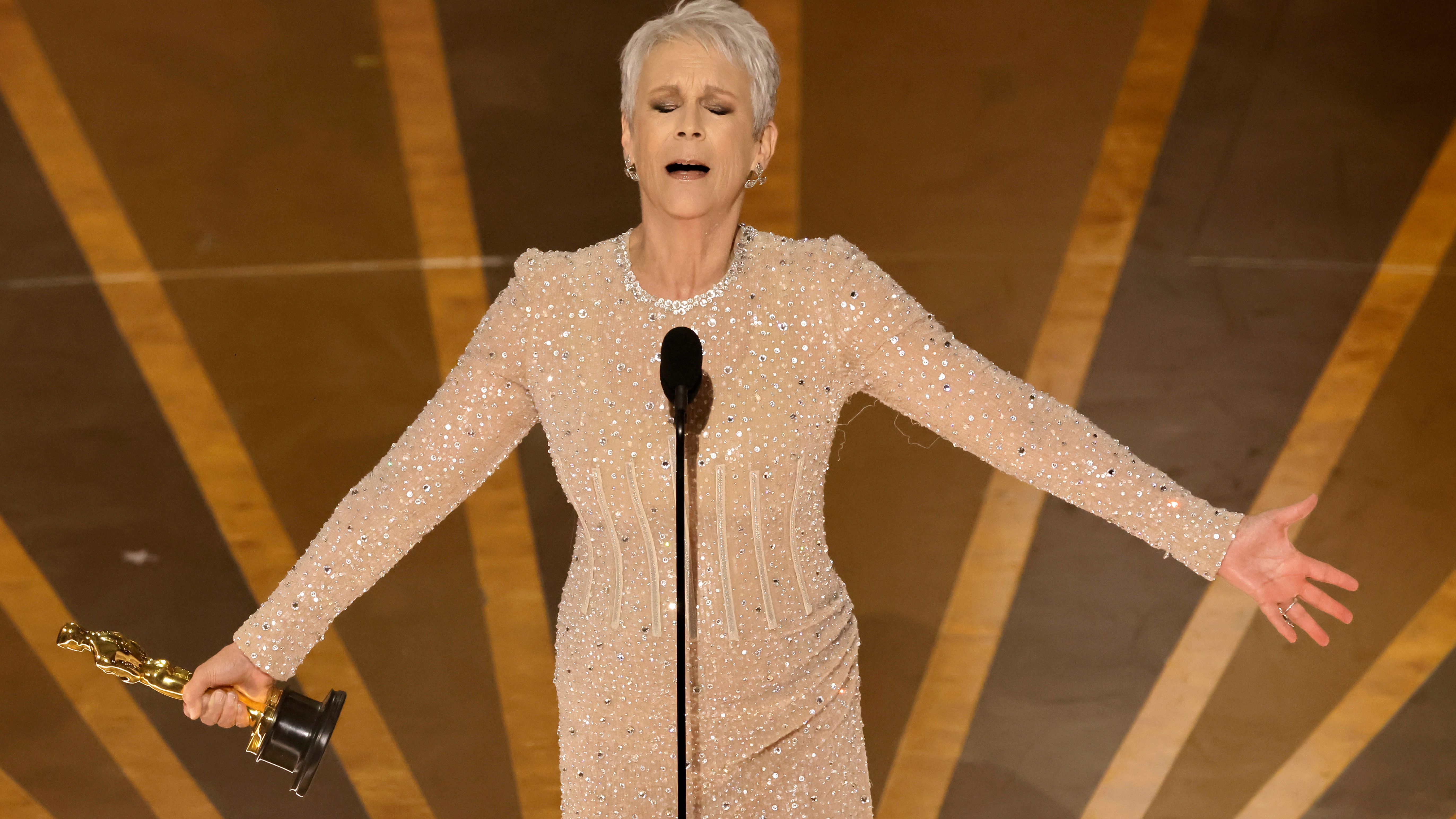 Jamie Lee Curtis, pletórica al ganar su merecido Oscar