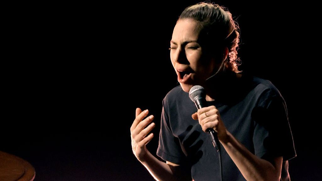 La Academia de Hollywood vibra con la actuación de Lady Gaga