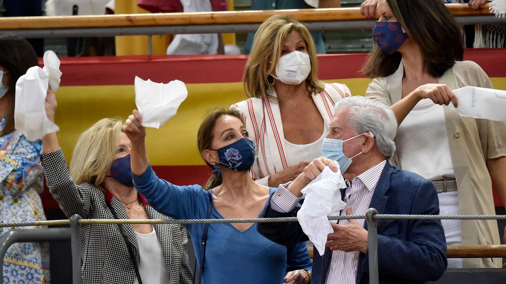 Las Lapique, junto a Isabel en los toros