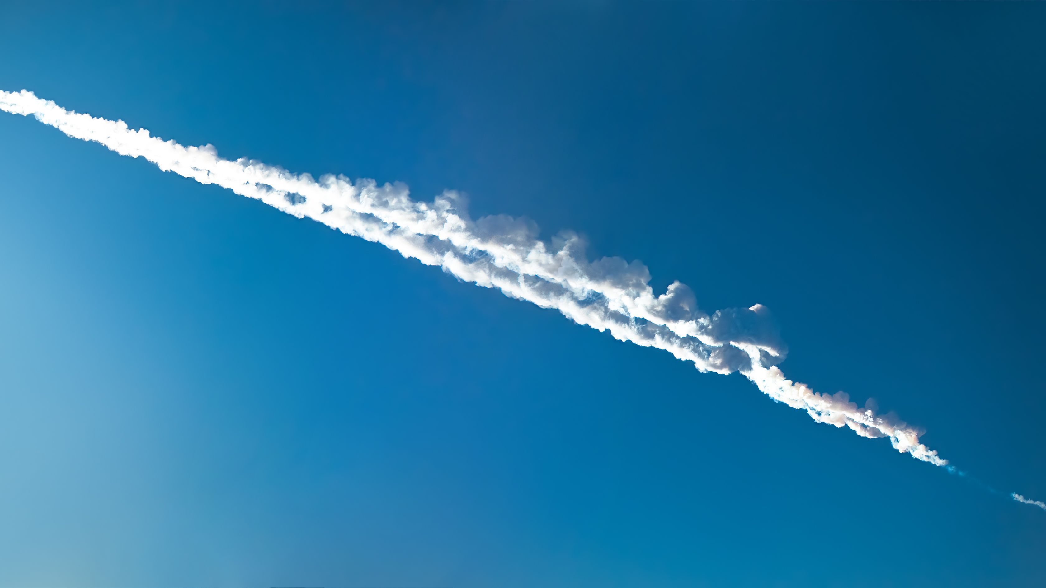 Marca en el cielo del bólido de Cheliábinsk