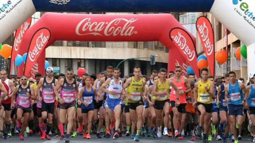 Muere un joven de 21 años en la Media Maratón de Elche, Alicante: se desplomó al cruzar la línea de meta