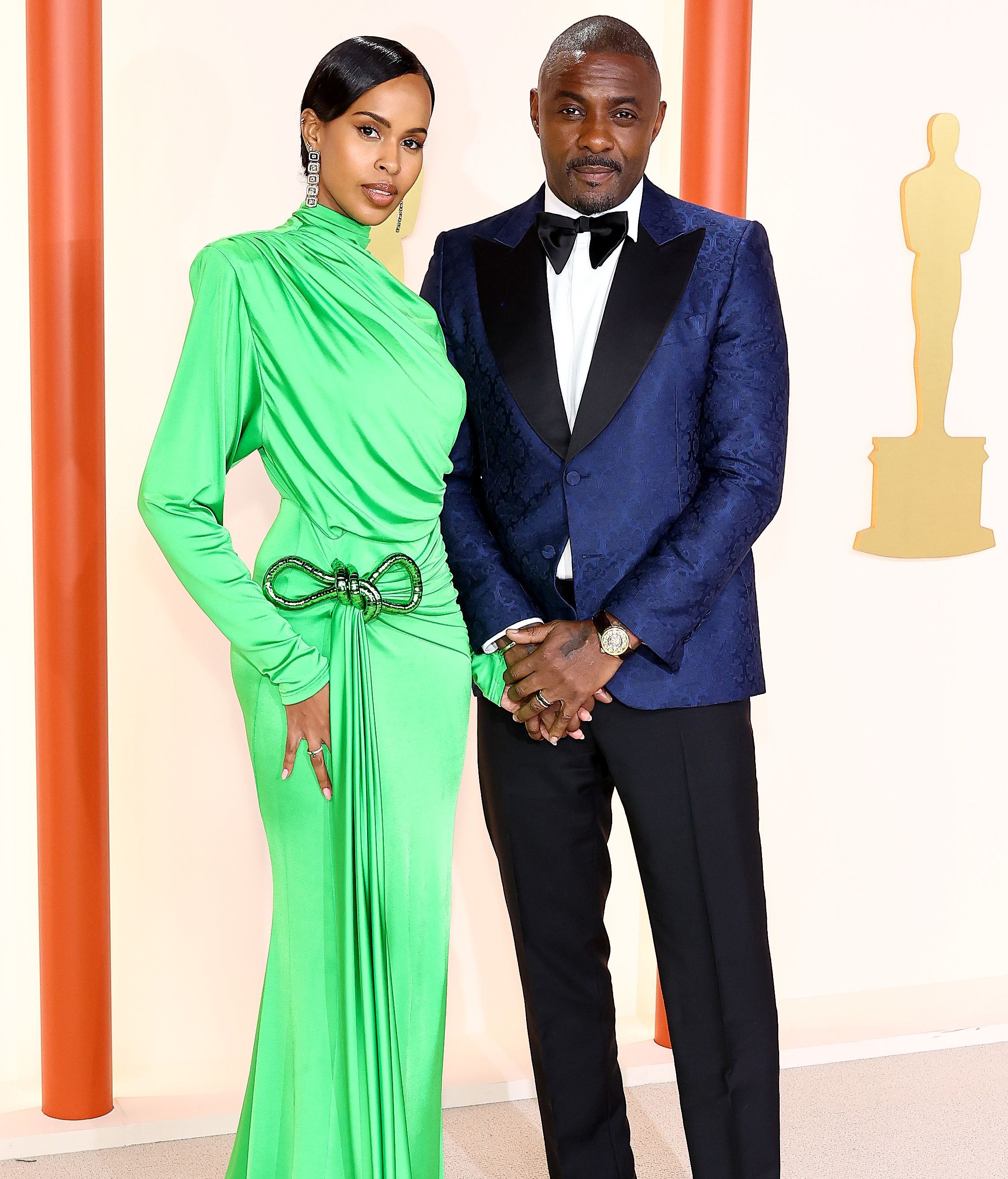 Sabrina Dhowre Elba e Idris Elba posan en la alfombra roja de los Premios Oscar 2023
