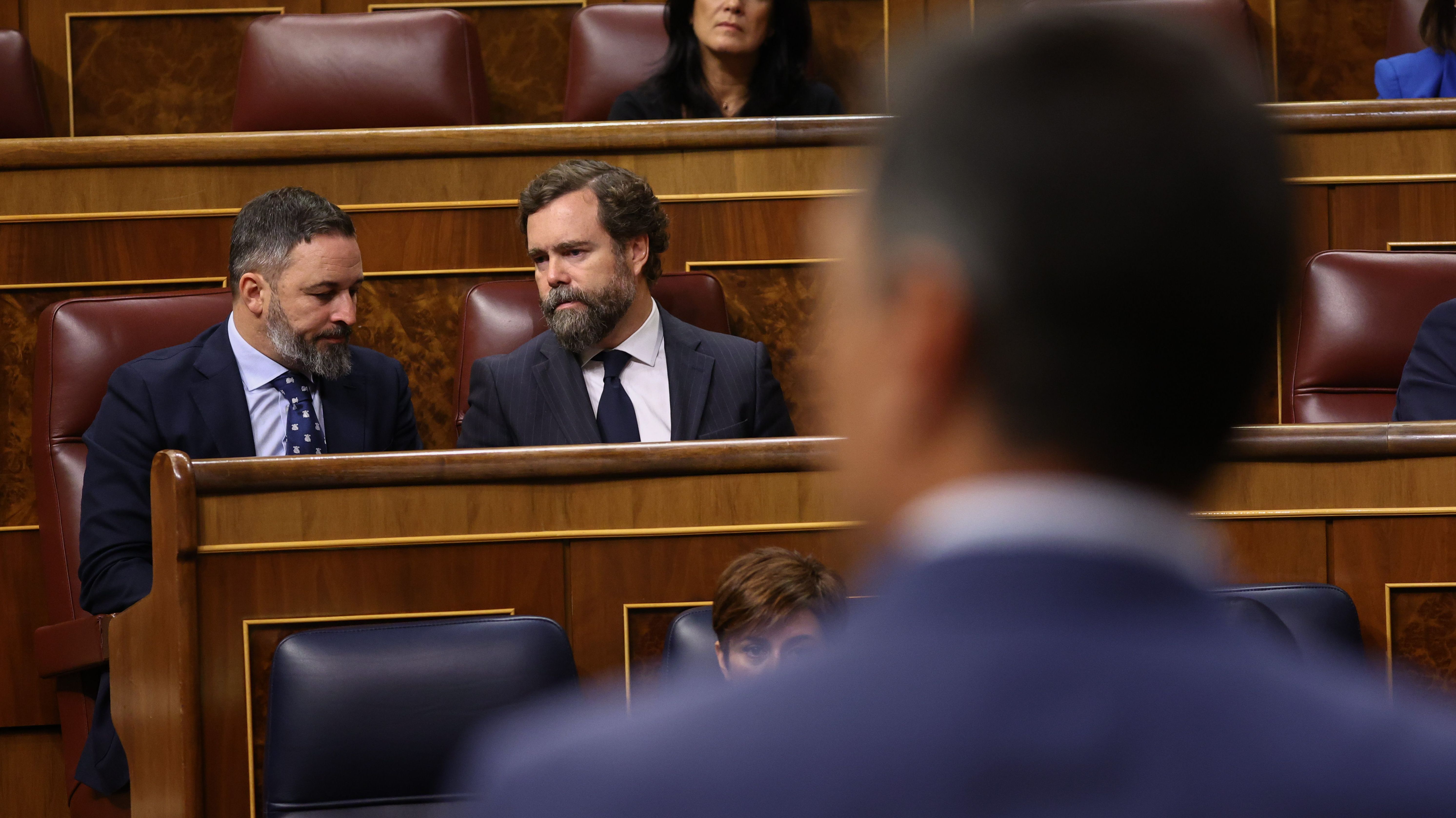 Sánchez se dirige a la Cámara ante Abascal y Espinosa de los Monteros