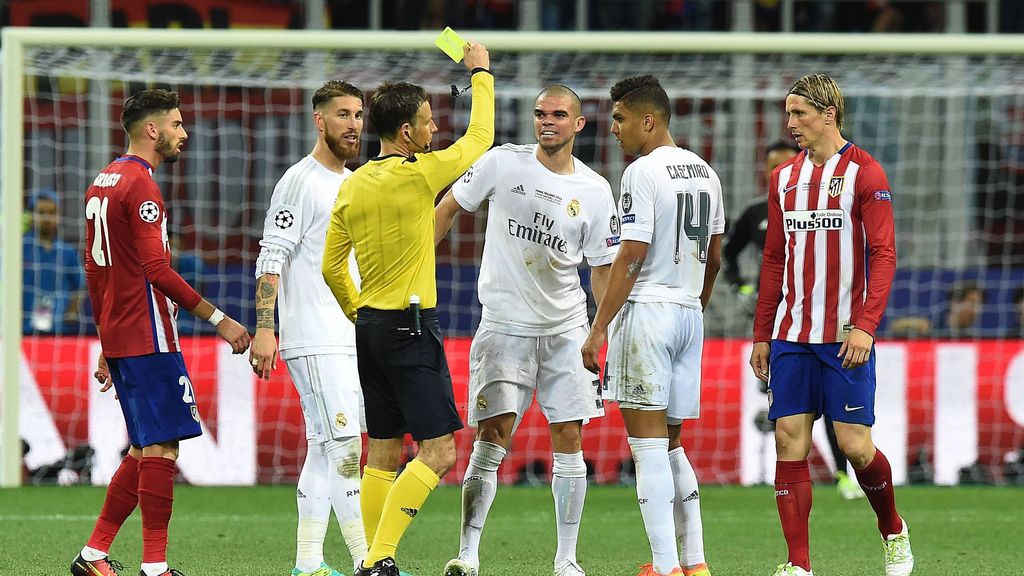 Clattenburg admite irregularidades en la final de Champions entre Madrid y Atlético: problemas con los auriculares, y "un penalti para igualar"