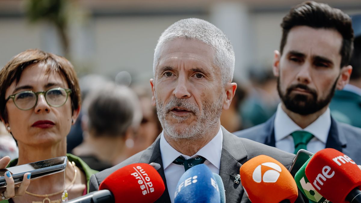 El ministro de Interior, Fernando Grande-Marlaska, junto con la directora de la Guardia Civil, María Gamez