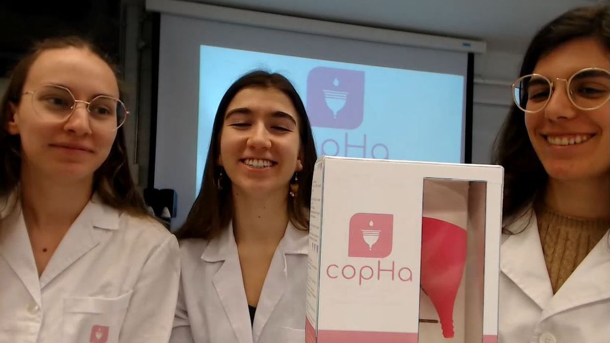 La idea de tres estudiantes de León: "Si la copa menstrual cambia de color tendrías que acudir al médico para saber por qué"