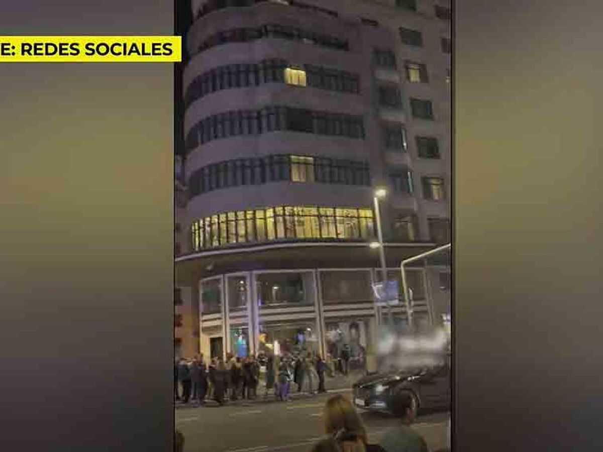 Un encuentro sexual paraliza la Gran Vía de Madrid: la pareja olvidó echar  la cortina - Ya es mediodía