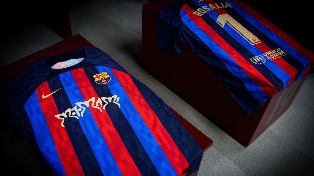 Camiseta que lucirá el FC Barcelona en el Clásico del 19 de marzo con el logo de 'Motomami' de Rosalía