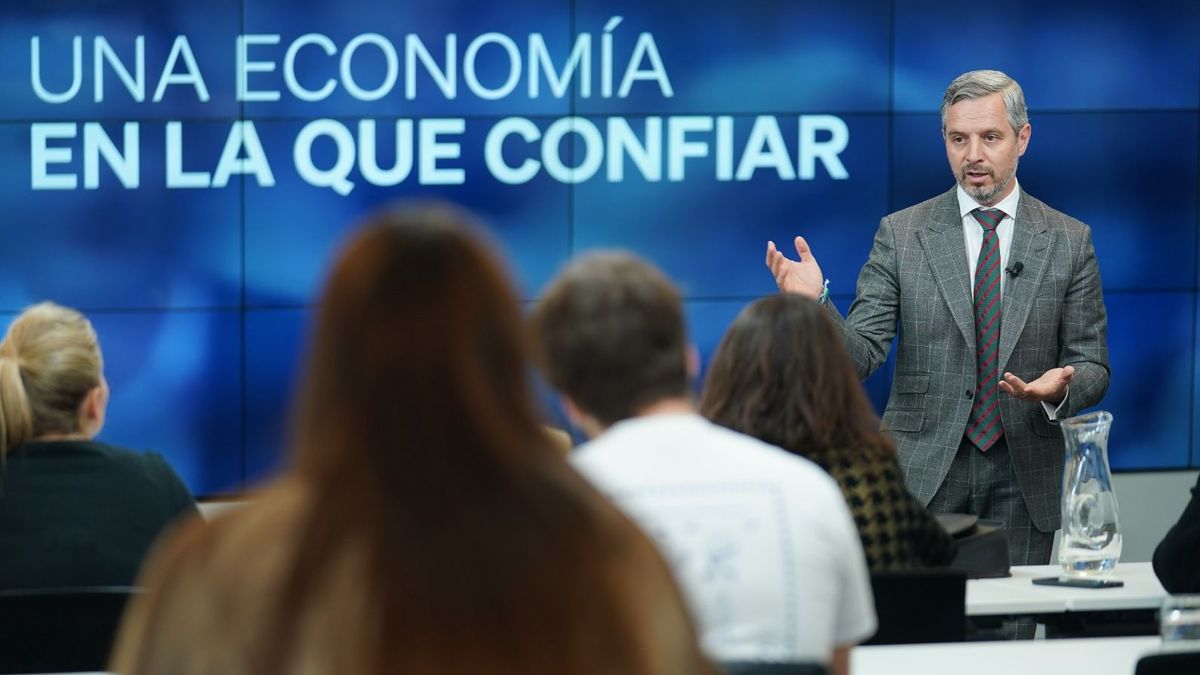 El responsable económico del PP, Juan Bravo, en la sede de Génova