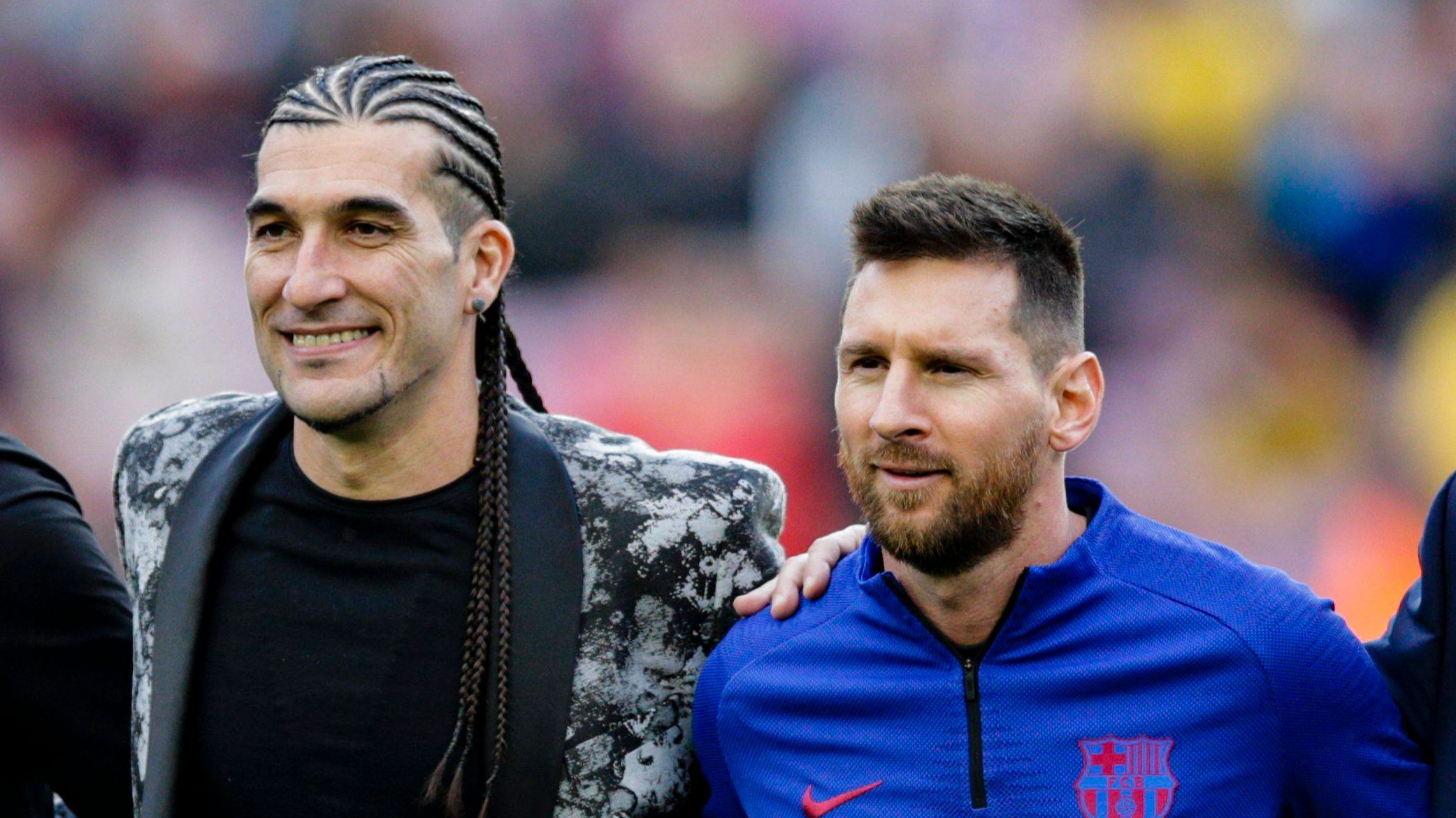 La nueva vida de Pinto: ex portero del Barça, productor del circo de Messi, entrenador y artista musical La nueva vida de Pinto: ex portero del Barça, productor del circo de Messi, entrenador y artista musical