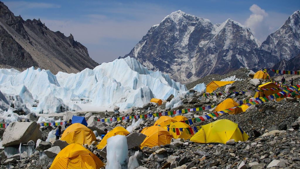 Los humanos están contaminando con microbios la cima del Everest