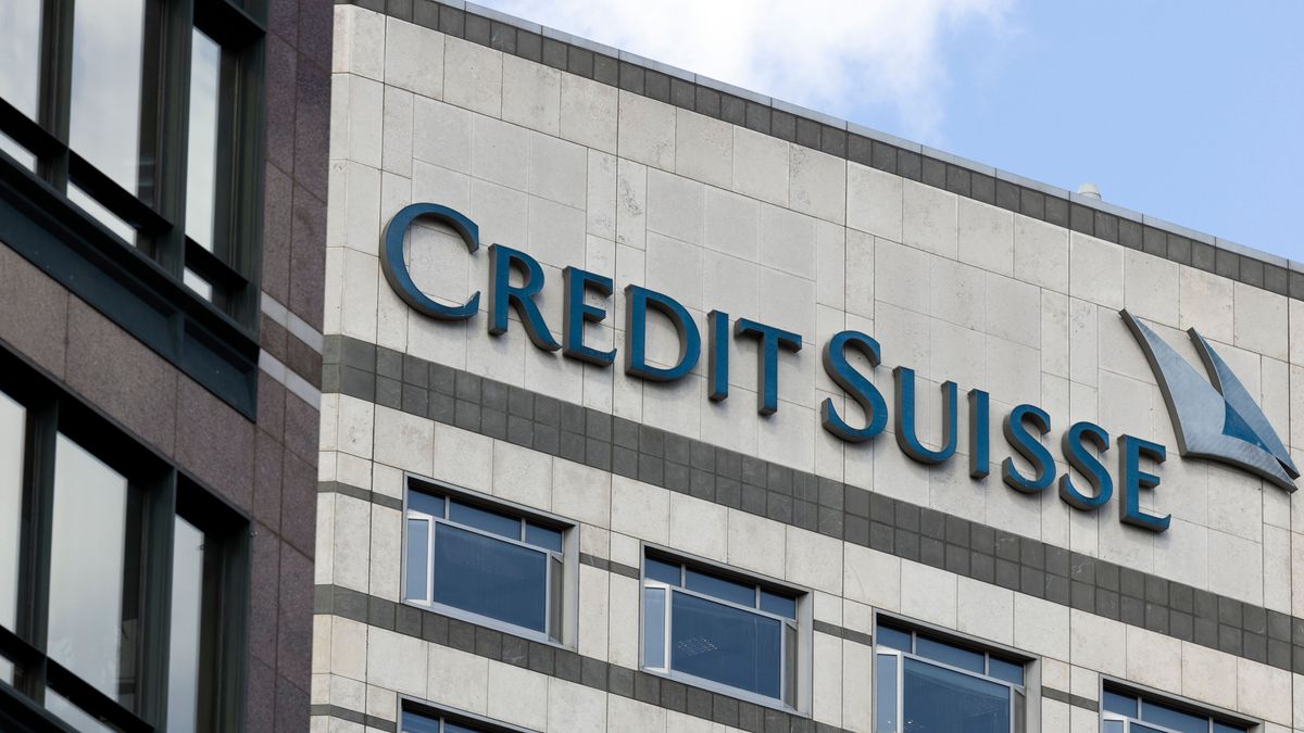 Miércoles negro en la Bolsa: el IBEX se desploma un 4,37% por el miedo a la quiebra de Credit Suisse