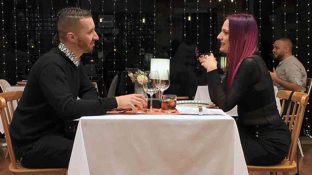 Nata y Laura durante su cita en 'First Dates'