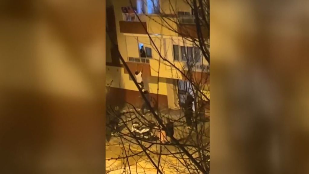 Un hombre pelea con los okupas que han entrado en su casa de Cádiz