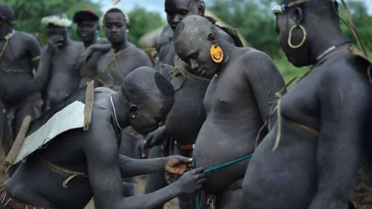 Así son los Bodi, la tribu etíope en la que ser el más obeso tiene premio
