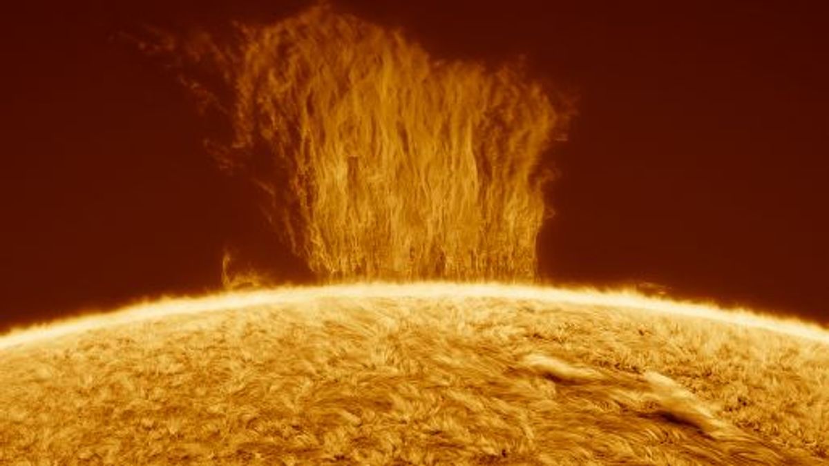 Cascada de plasma solar