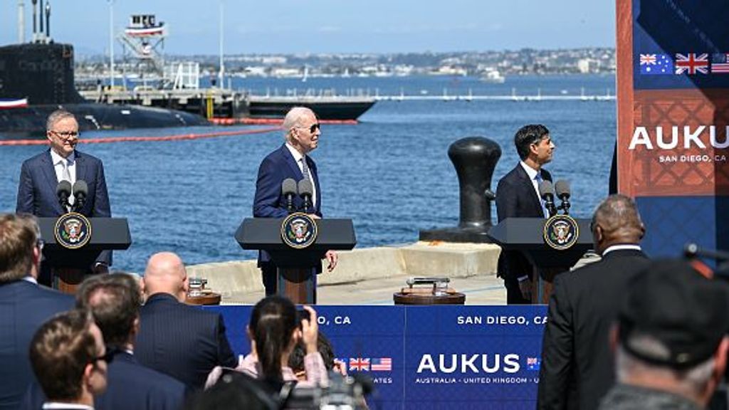 El presidente Joe Biden, el primer ministro Rishi Sunak del Reino Unido y el primer ministro Anthony Albanese de Australia en la reunión de la Asociación Australia -Reino Unido - Estados Unidos (AUKUS) en la Base Naval de Point Loma en San Diego , California, Estados Unidos el 13 de marzo de 2023.