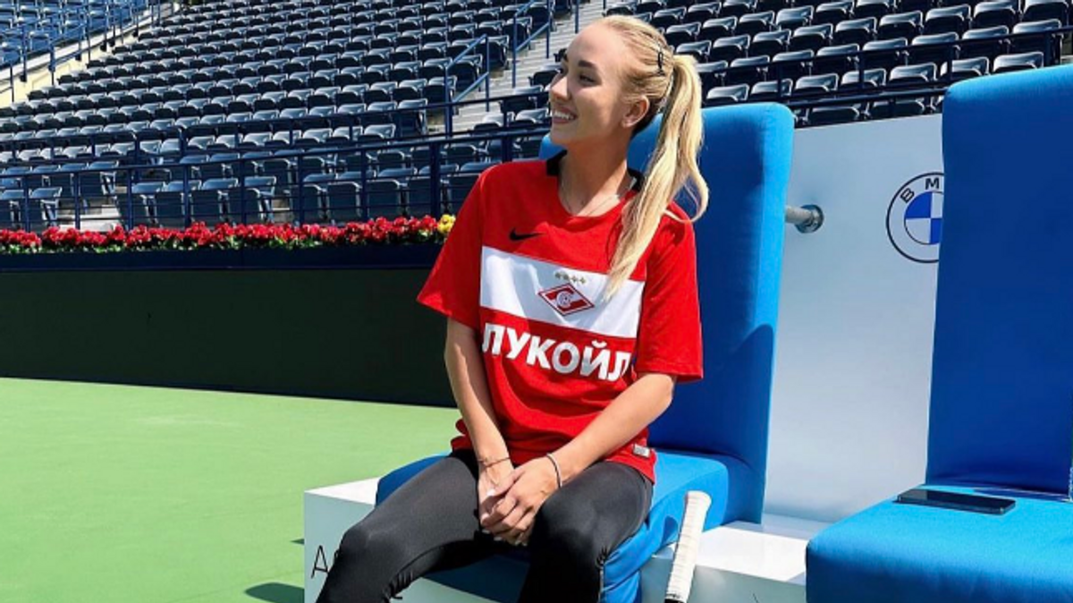 La WTA advierte a Potapova durante la Indian Wells: la tenista llevaba una camiseta del Spartak