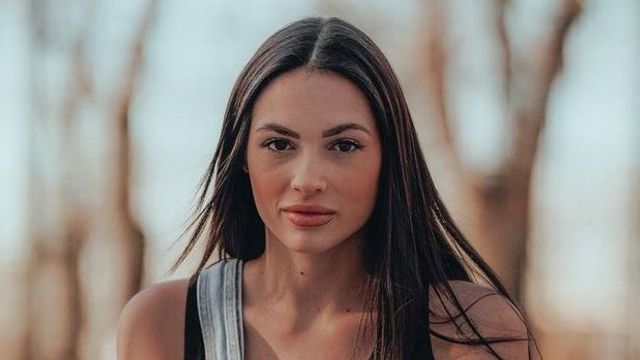 Marina López se despide de su melena morena y presume de cambio de look ...