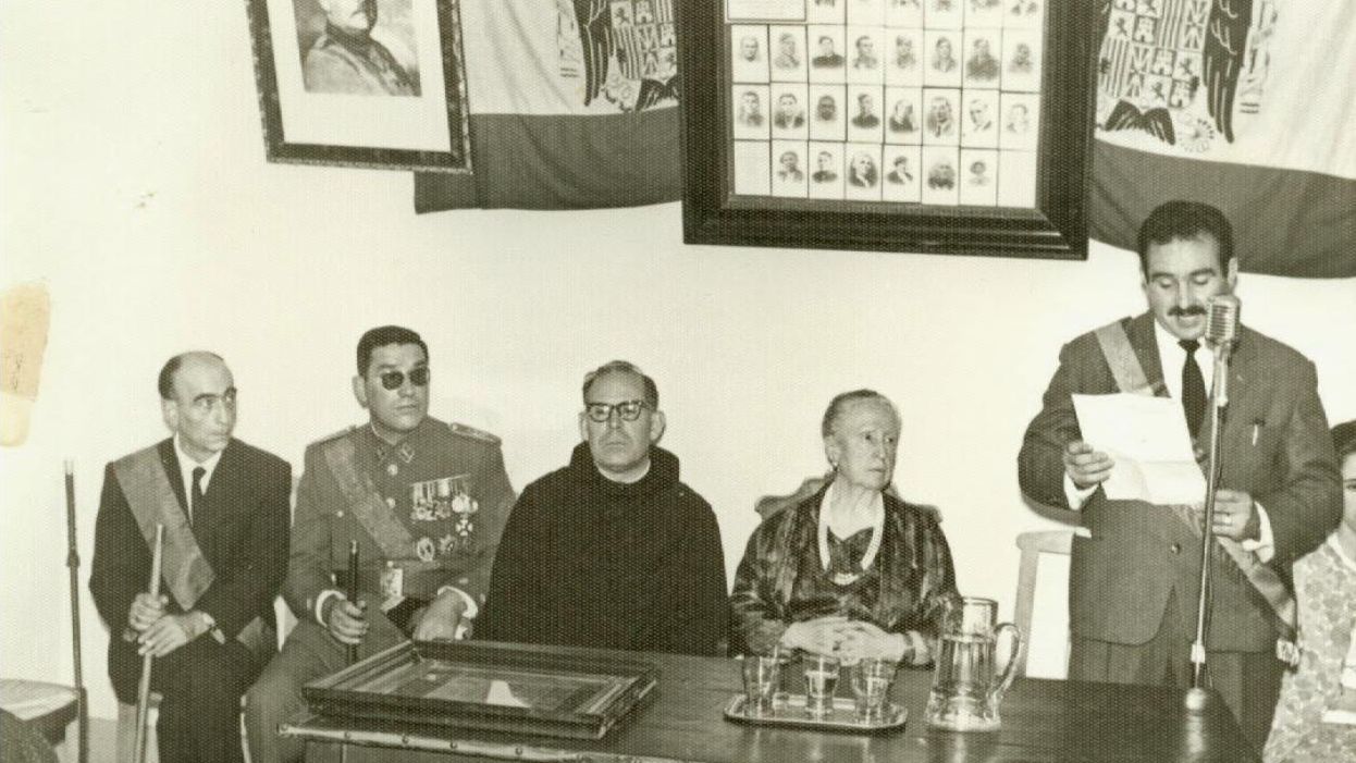 Nombramiento de Purificación Urrea como hija adoptiva de Urrea de Gaén