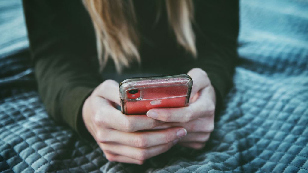 Un estudio revela que el 21,7% de las mujeres usuarias de una app de citas sufrió una agresión sexual