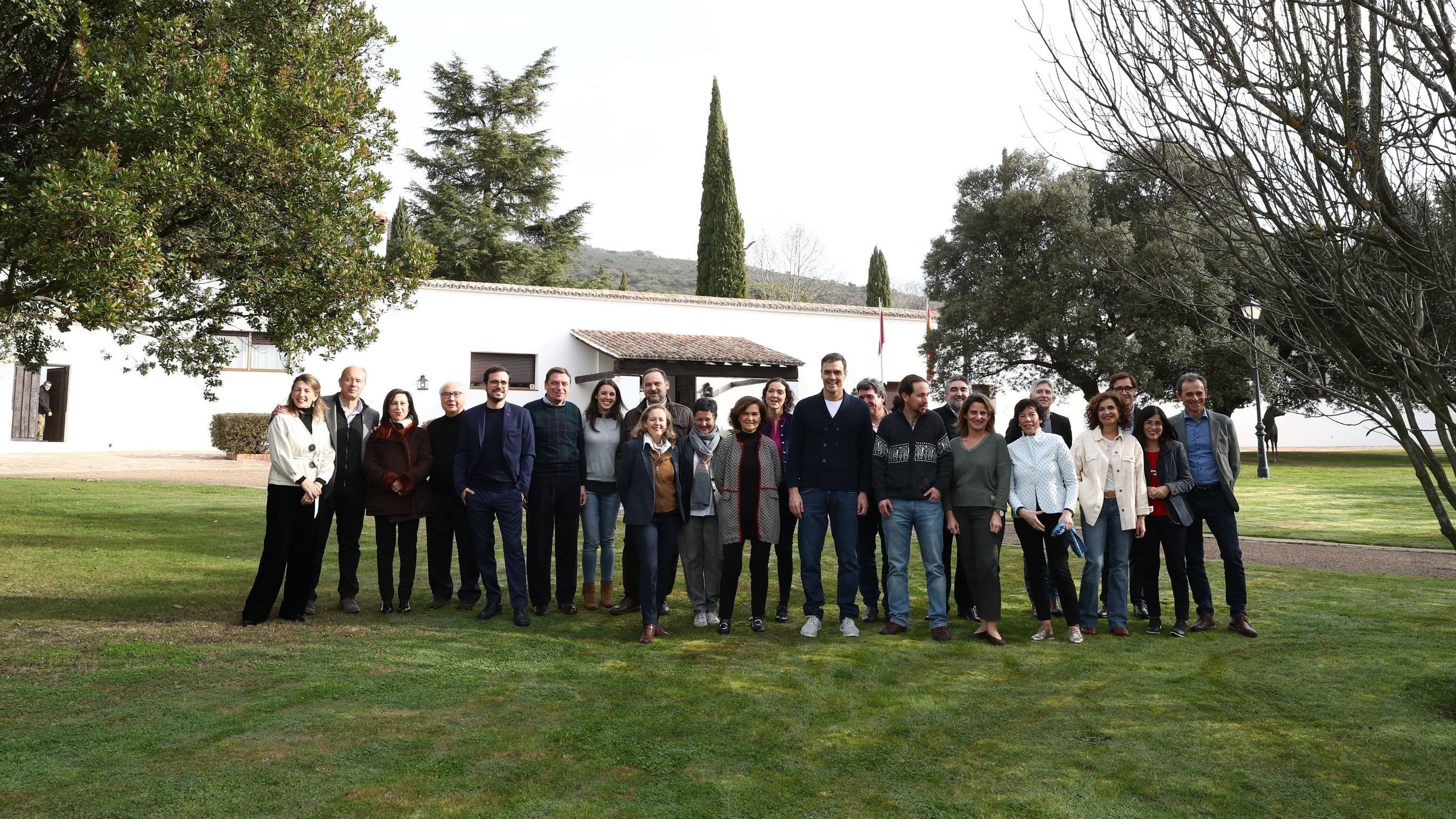 EuropaPress 2639232 pedro sanchez ministros componen ejecutivo finca estatal quintos mora