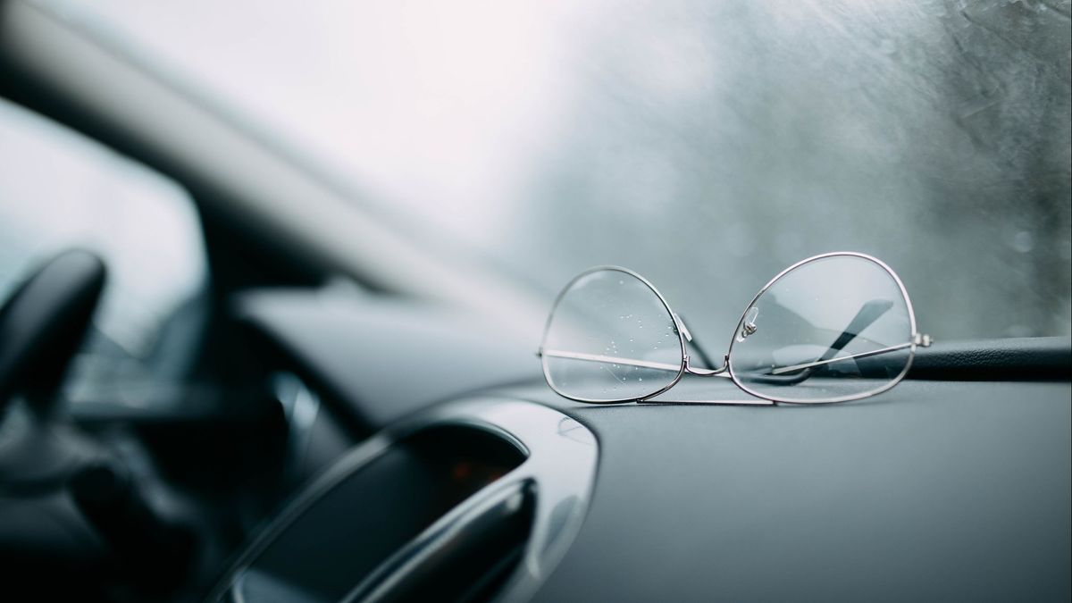 La multa de la DGT por conducir sin gafas o lentillas cuando estás obligado a llevarlas