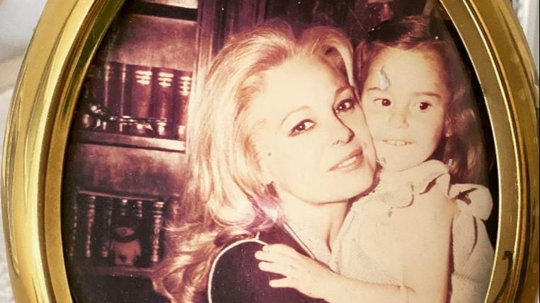 Lara Dibildos ha sido la encargada de actualizar el estado de su madre en el hospital