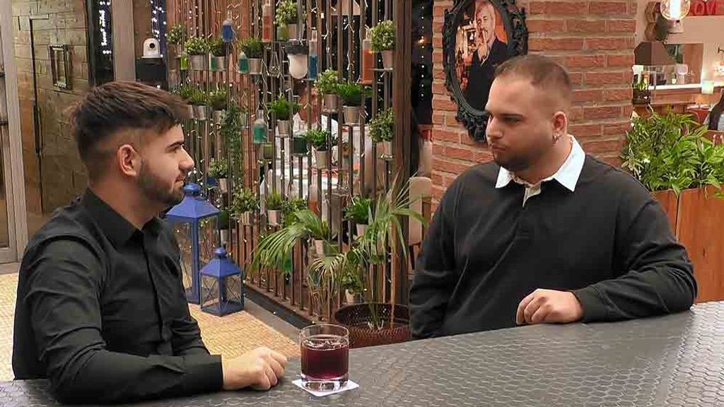 Roberto y Richard durante su cita en 'First Dates'