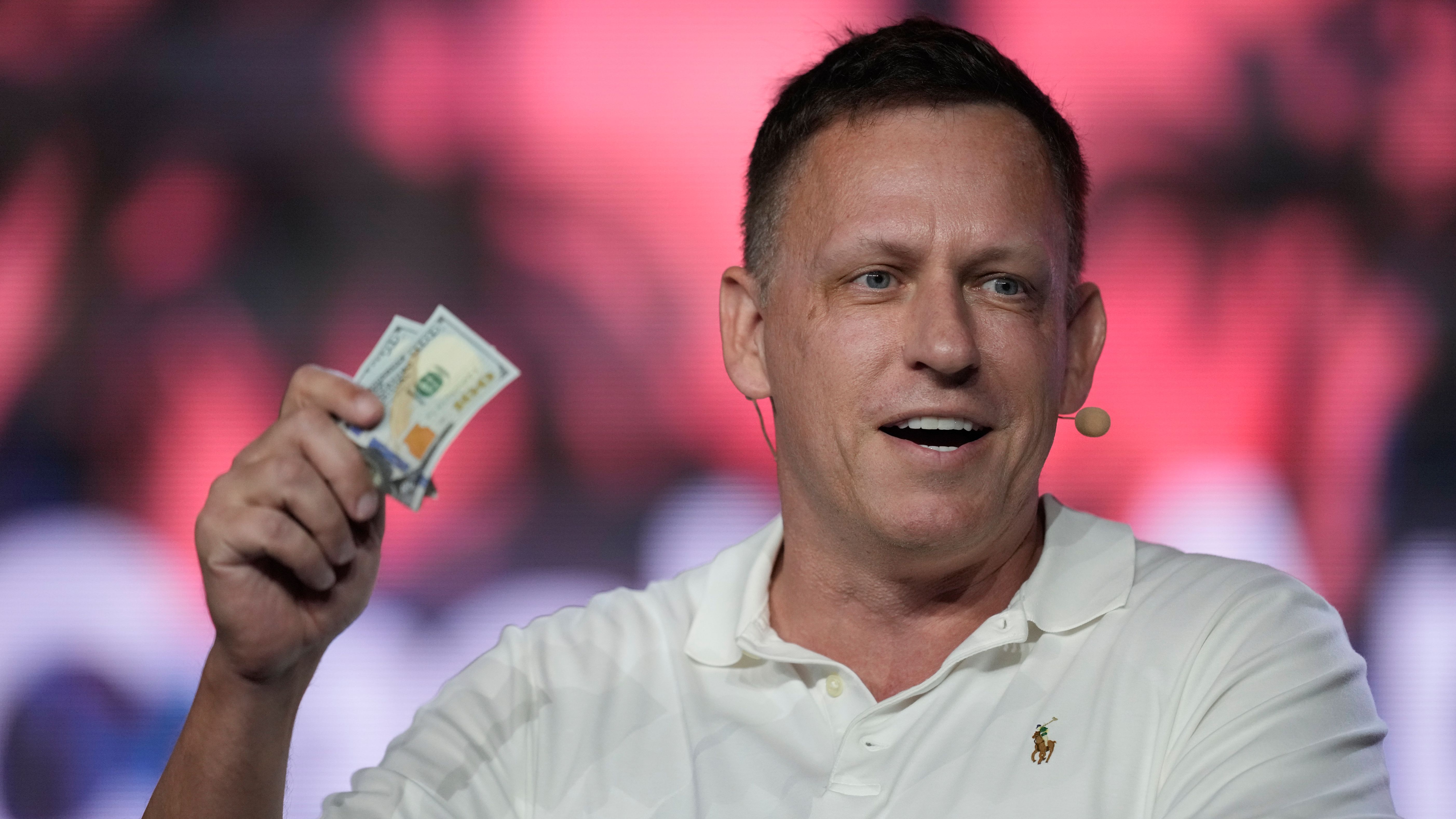 Peter Thiel on the origin of the banking disaster: the sponsor of Trumpism who seeks everlasting life