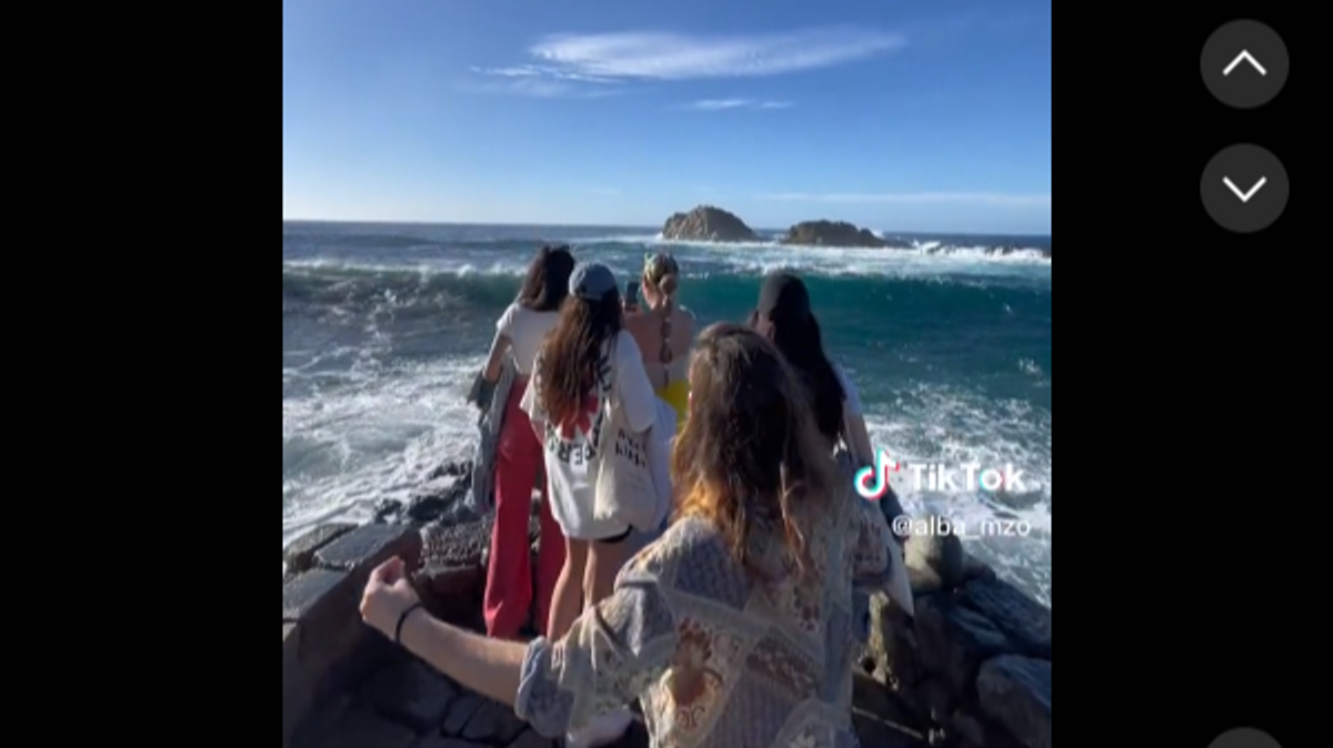 Video viral jóvenes en una playa de Tenerife