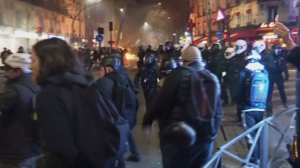 Al menos 71 arrestados en la protesta en París contra la reforma de las pensiones