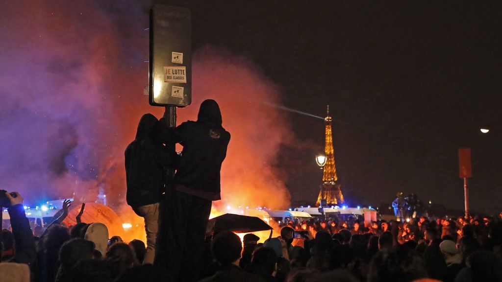 Continúan las protestas multitudinarias en Francia por el retraso en la edad de jubilación