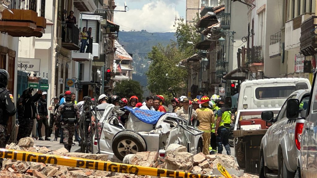 Cuatro muertos por un terremoto de 6,7 de magnitud en Ecuador