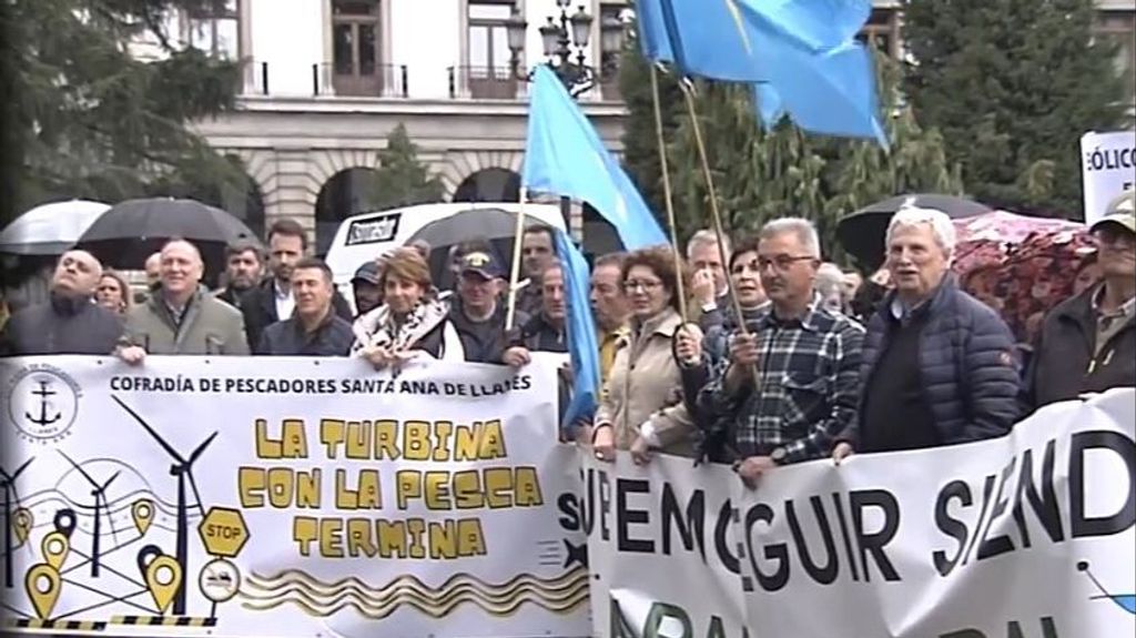 El sector pesquero, contra los eólicos marinos: piden la dimisión de Teresa Ribera