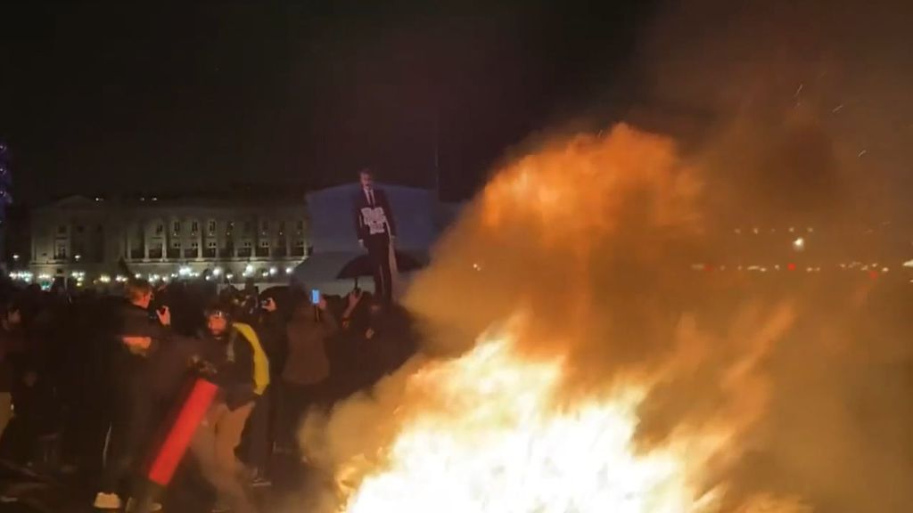 Segunda noche de protestas en París: miles de personas contra la edad de jubilación en Francia