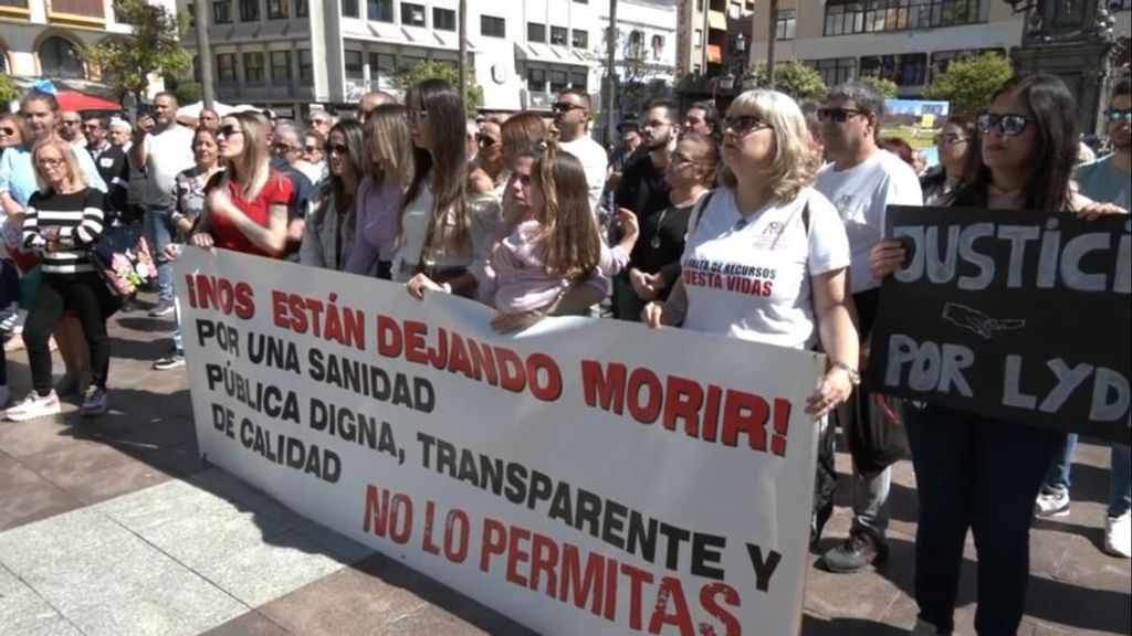 Vecinos y familiares de Lydia, una bebé de seis meses fallecida en Algeciras, se han manifestado para exigir "justicia"
