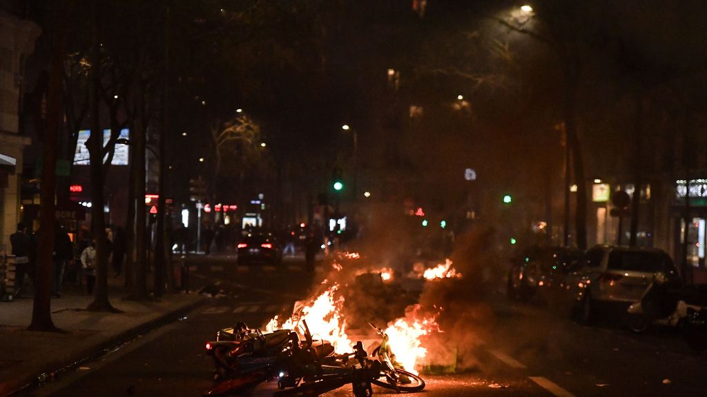 Nueva noche de protestas en las principales ciudades de Francia contra el retraso de la edad de jubilación