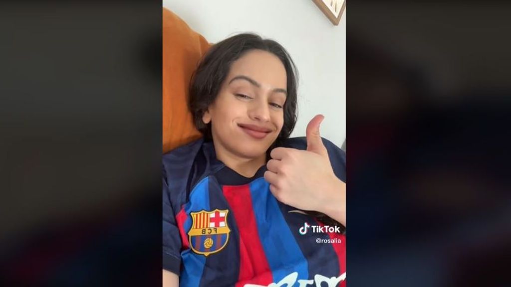 Rosalía versiona el himno del Barça horas antes del encuentro con el Real Madrid