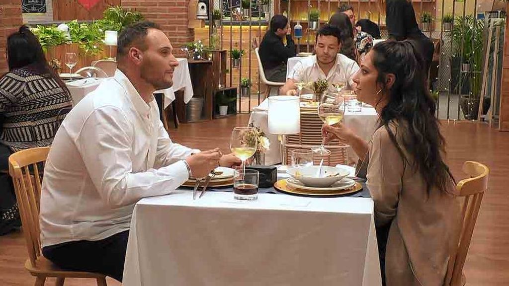 Chico y Estela durante su cita en 'First Dates'