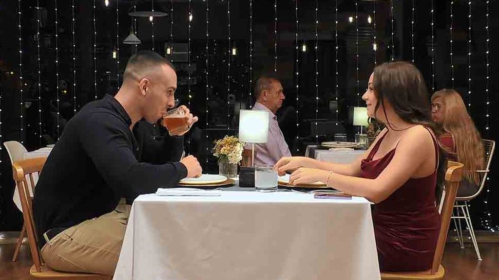 Eduardo y Mónica durante su cita en 'First Dates'