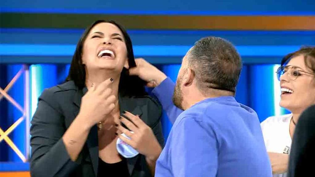 Tensión en el plató de ’25 palabras’ | Pepón Nieto acusa a Michelle Calvó de hace trampas: “Lleva pinganillo”