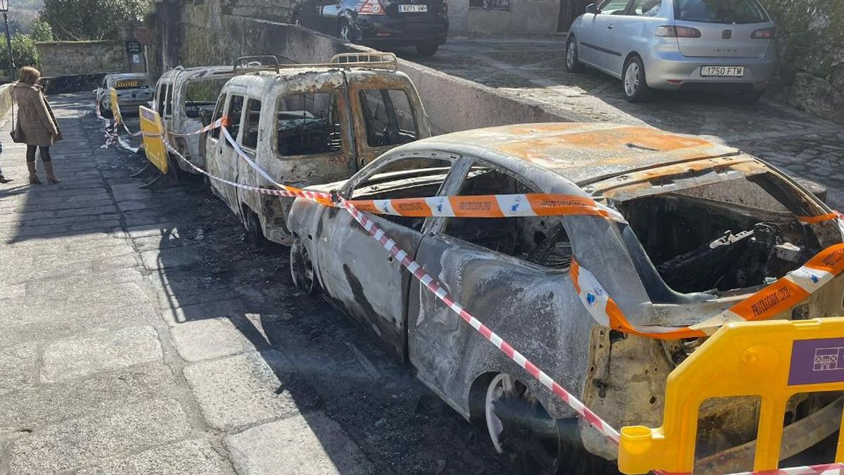 Coches afectados, pendientes de ser retirados. Coches afectados, pendientes de ser retirados.