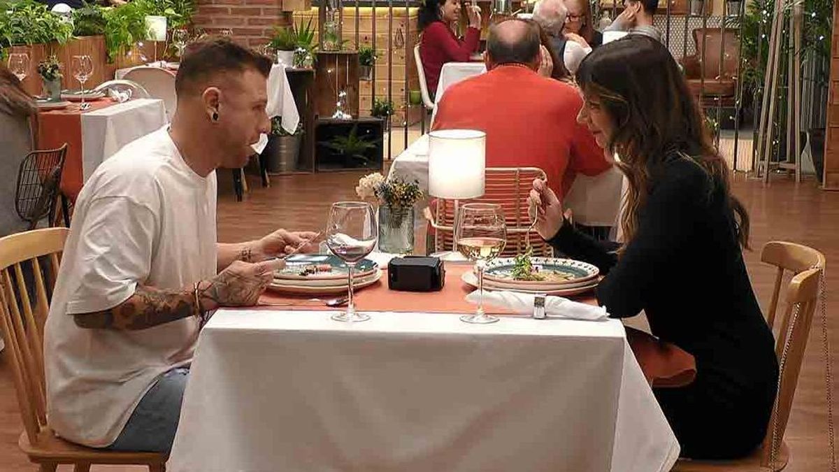 Daniel, un soltero arrítmico en ‘First Dates’: “Me da vergüenza hacer la postura del perrito”