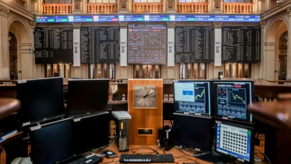 EuropaPress 4960118 varios ordenadores paneles palacio bolsa febrero 2023 madrid espana ibex 35