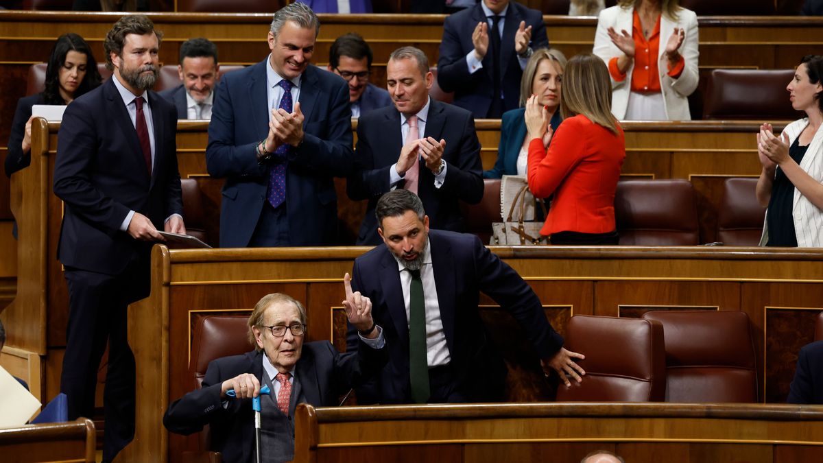 Ramón Tamames con diputados de Vox Ramón Tamames con diputados de Vox