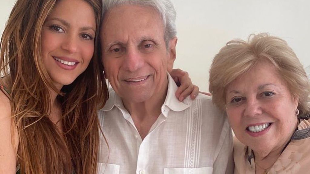 Shakira, con sus padres