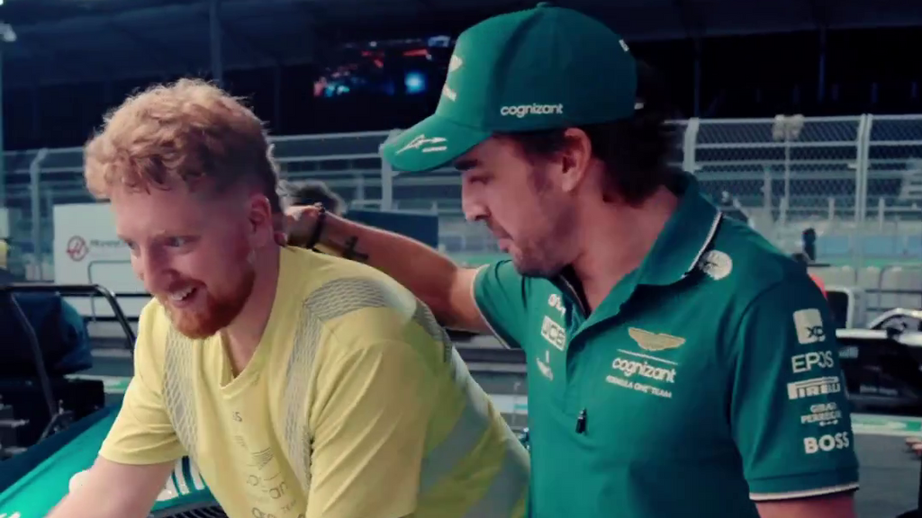Fernando Alonso hizo una apuesta con sus mecánicos antes de la carrera: "En Australia os voy a pagar las cervezas"