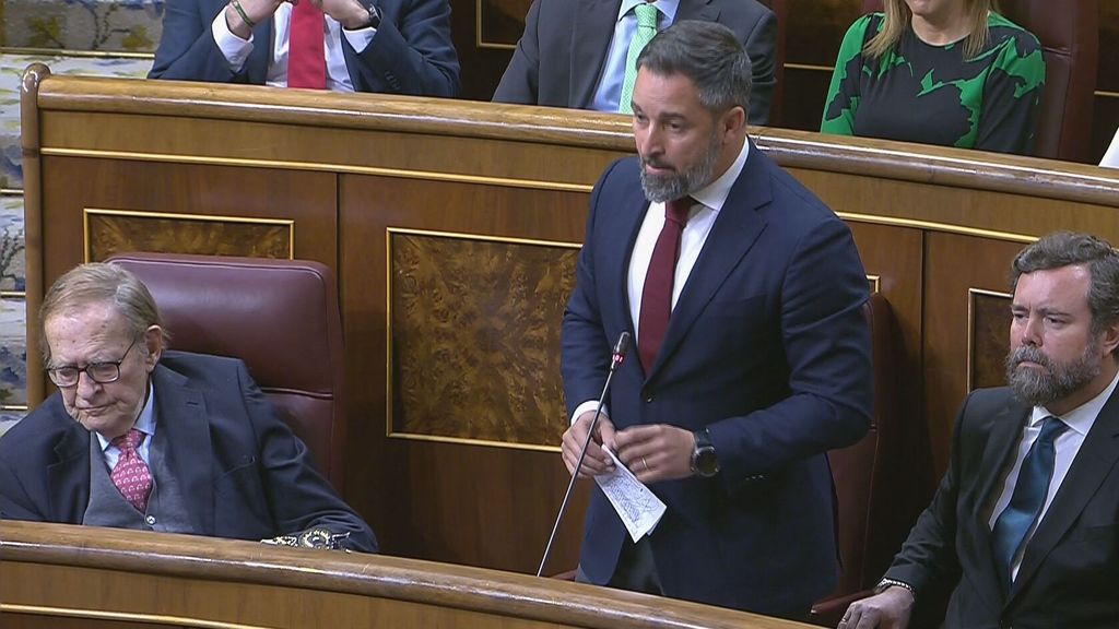 El líder de Vox, Santiago Abascal, en su escaño