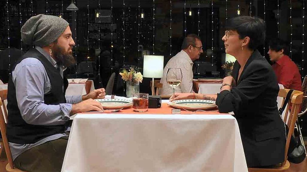 Pablo y Sonia durante su cita en 'First Dates'